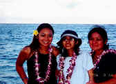 Hawaii_girls.JPG (90304 bytes)